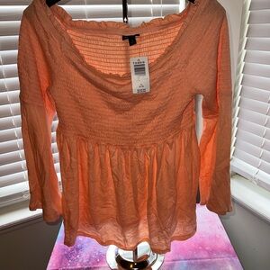 Torrid cold shoulder size 1 smocked top. NWT peach color